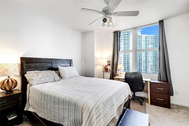 Building Photo - 511 SE 5 Ave