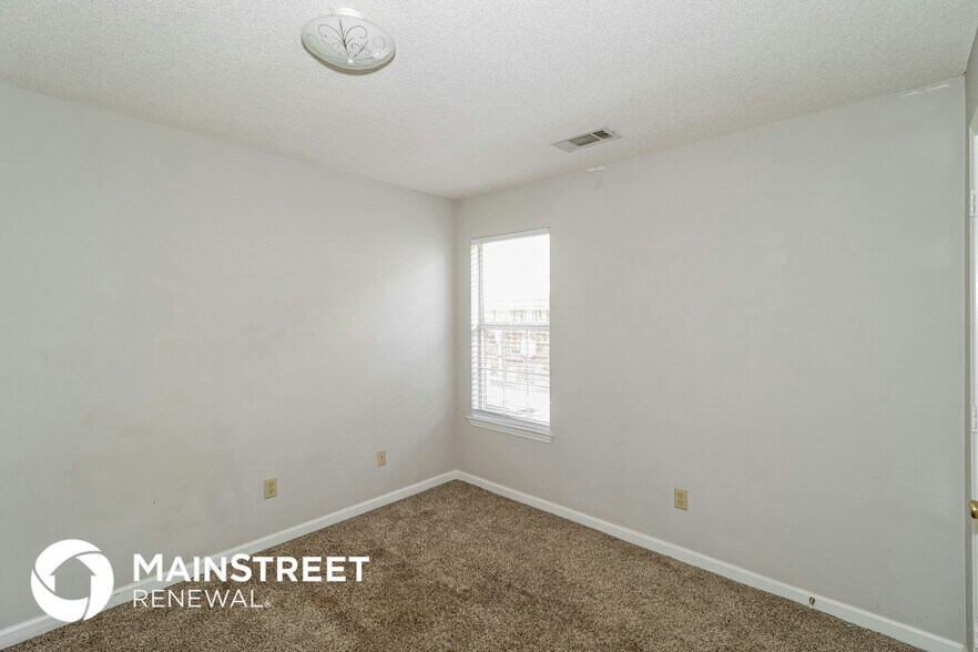 Building Photo - 1136 Breezy Valley Dr
