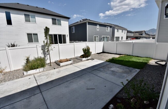 Building Photo - 968 Spruce Willow Wy