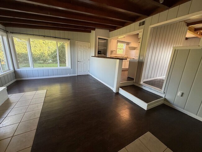 Building Photo - 3 Bedroom Farm Home for Rent Dundee OR