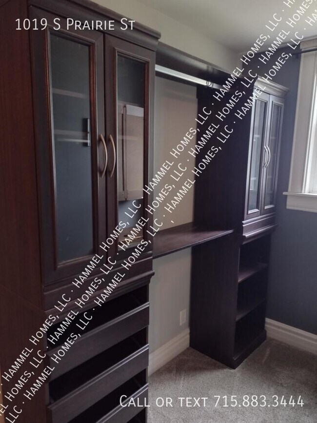 Building Photo - 1019 S Prairie St