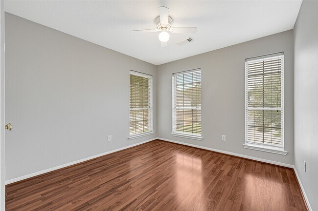 Building Photo - 10323 Emerald Pine Dr