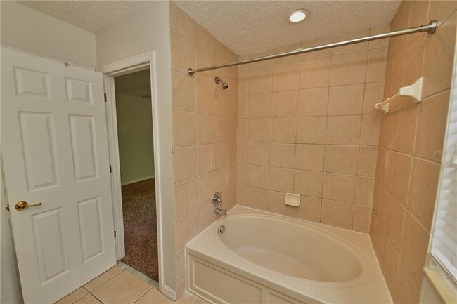 Building Photo - 2730 Retreat View Cir