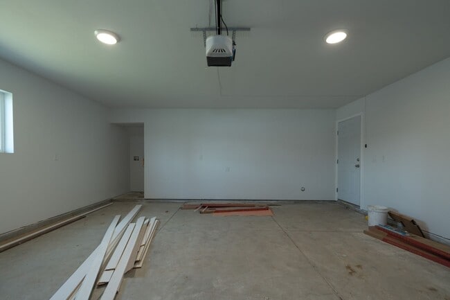 Building Photo - 2400 Del Mar Ave