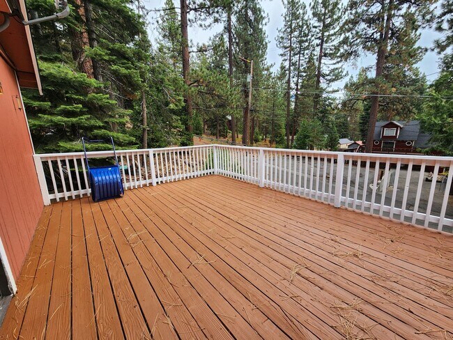 Building Photo - 221 - Steelhead Ave Duplex