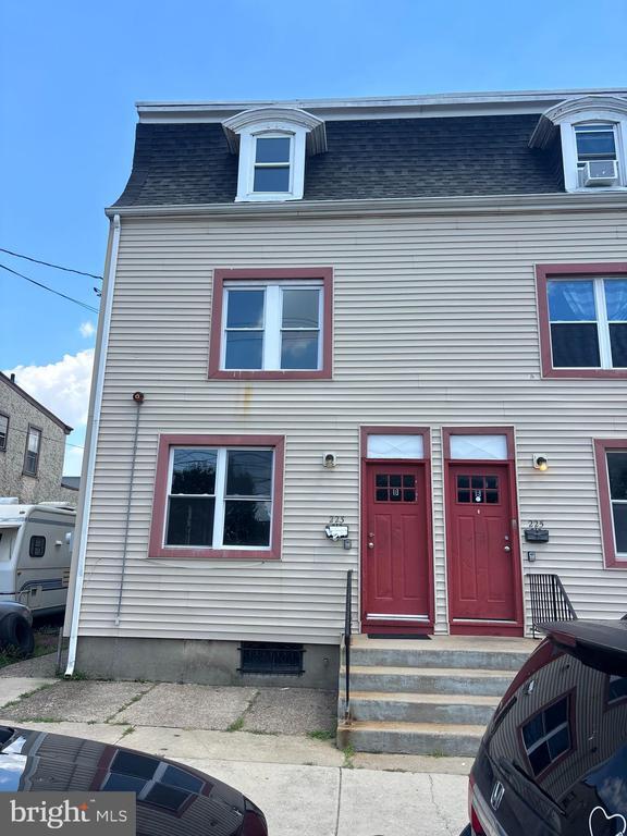 Building Photo - 223 Essex St