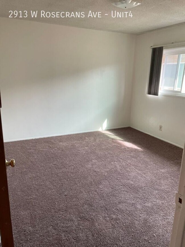 Building Photo - 2913 Rosecrans Ave