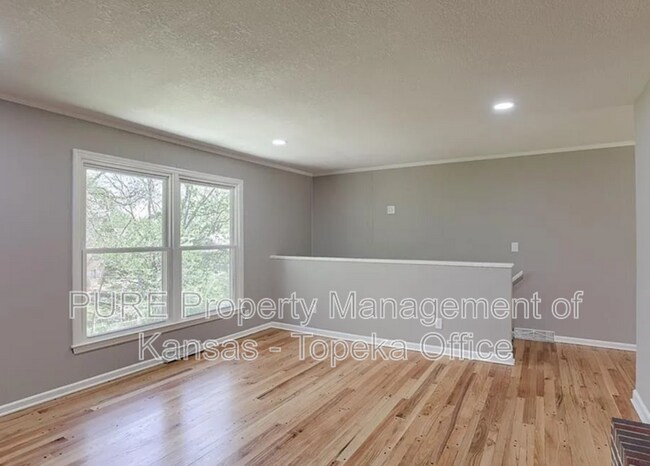 Building Photo - 9917 Flora Ave