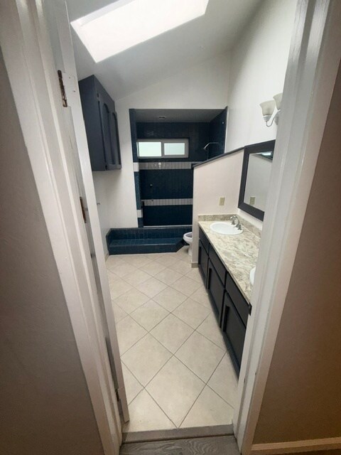 Building Photo - 219 W California Ave