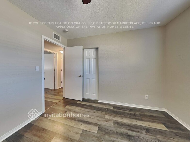 Building Photo - 3944 Porpoise Dr SE