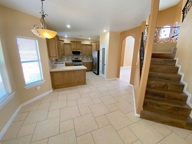 Building Photo - Northeast El Paso/Sandstone Ranch Estates 4 Bed 2.5 Bath Refrig A/C