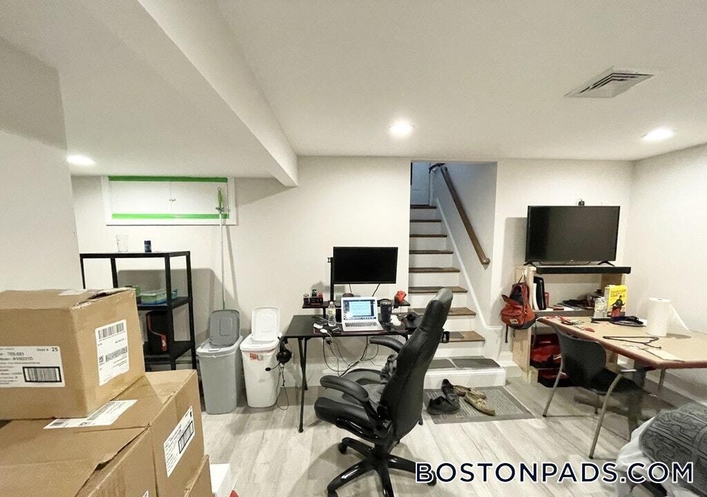 Building Photo - 32 Sumner St