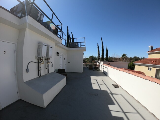 Building Photo - 6819 Baird Ave