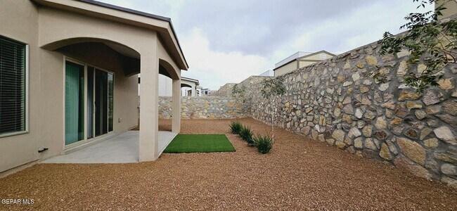 Building Photo - 1822 Bridle