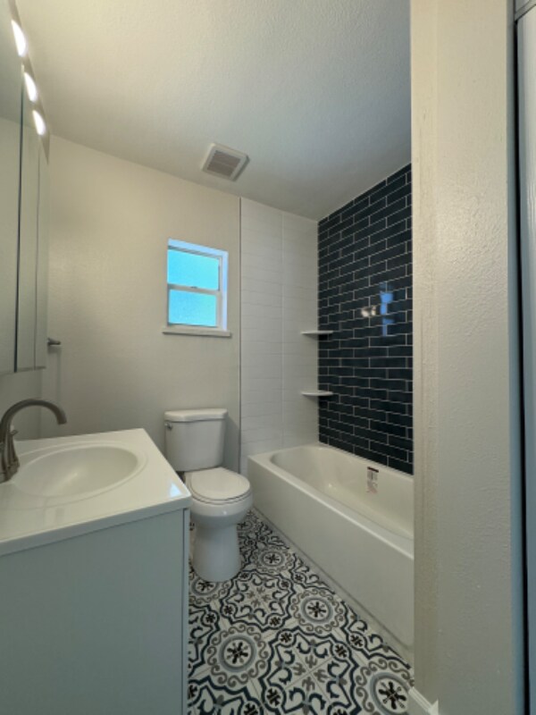 Building Photo - 260 20th Ave S