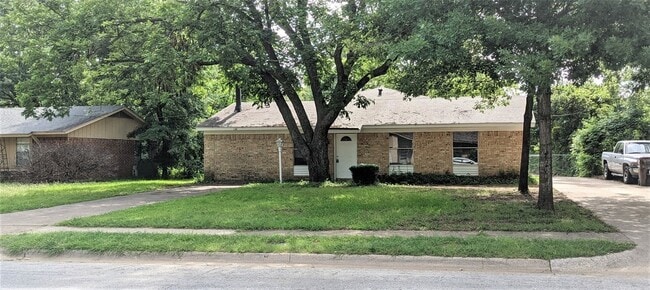 Building Photo - 134 Bellaire Dr