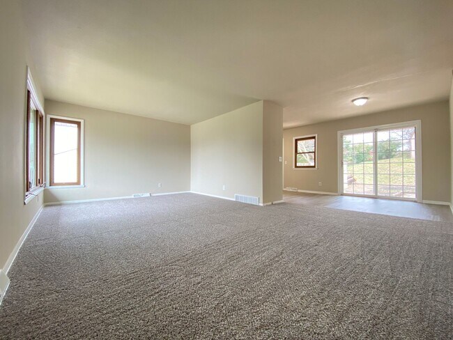 Building Photo - 3 Bedrooms 2 Full Bathrooms Finished Basem...