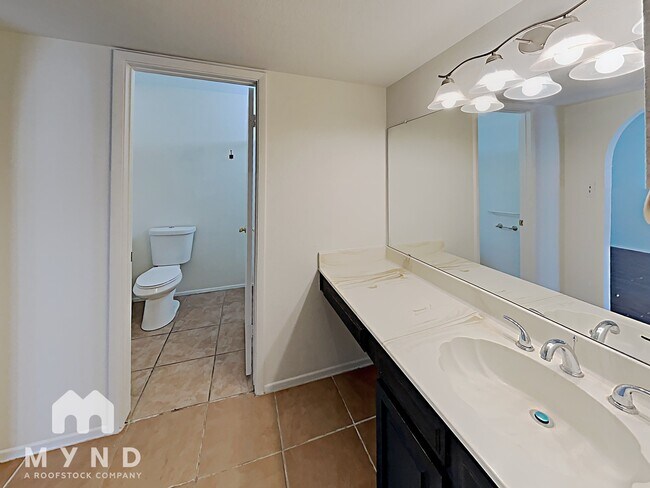 Building Photo - 2742 S Las Flores