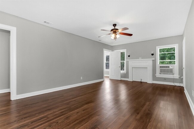 Building Photo - 5705 Ross Ave