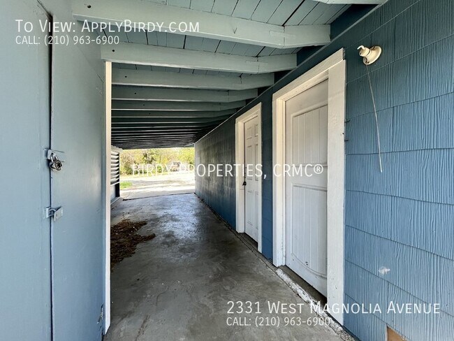 Building Photo - **3 Bed, 2 Bath Home with Detached Garage/...