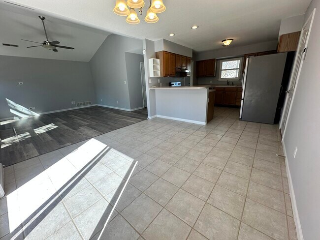 Building Photo - 4600 Wren Wood Dr