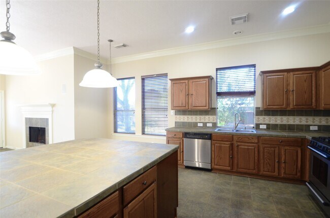 Building Photo - 5702 Fleethaven Ct