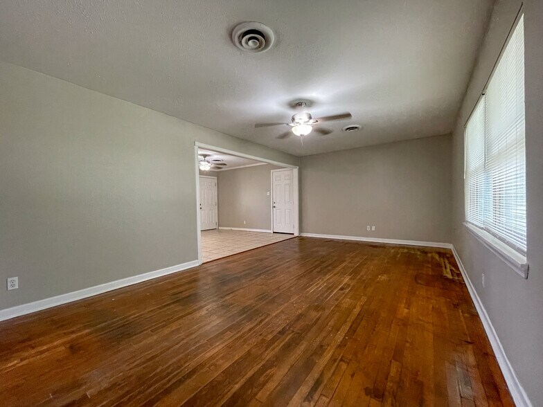 Building Photo - 110 E San Benito Dr