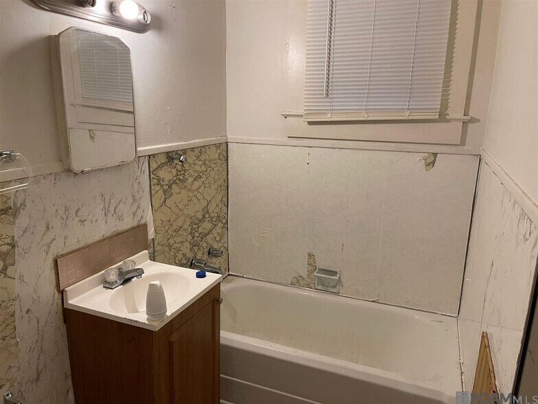 Building Photo - 2933 Dayton St