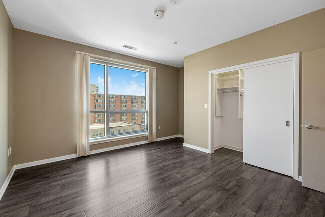 Building Photo - 1522 N Prospect Ave
