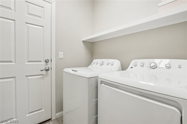 Building Photo - 5947 Rockway Glen Ave