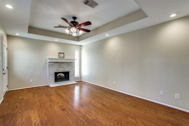 Building Photo - 11658 Lakeside Park Dr