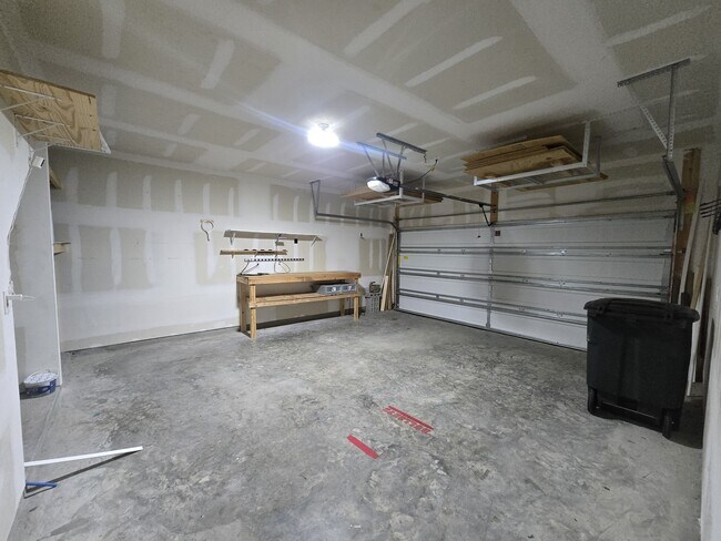 Building Photo - 7318 Parkview Dr