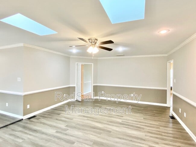 Building Photo - 161 Racine Dr