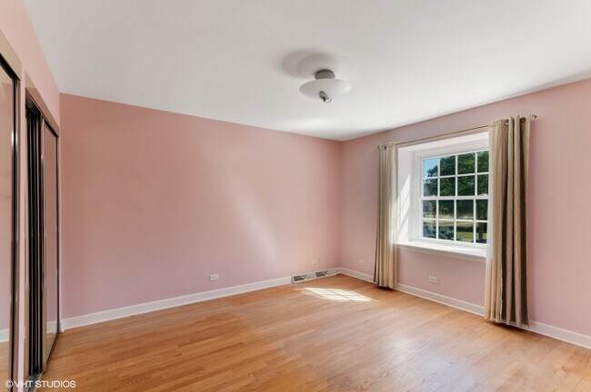 Building Photo - 2230 White Oak Dr