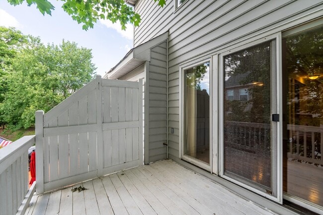 Building Photo - This move-in ready, professionally cleaned 3-bedroom, 3.5-bathroom townhouse in Reston Town Cente...