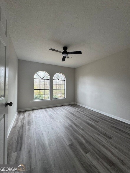 Building Photo - 3821 River Rd