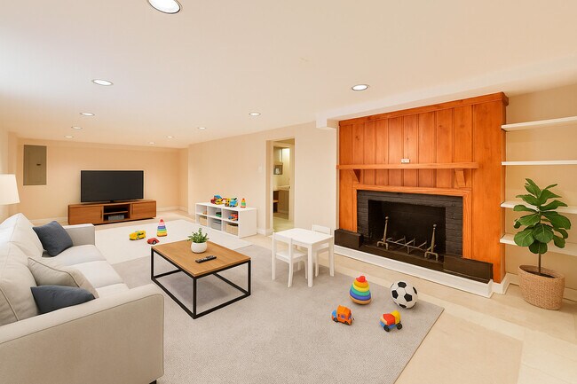 Building Photo - 1227 16th St