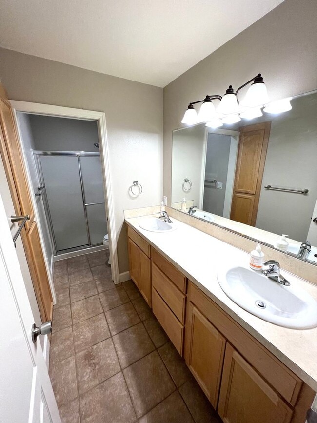 Building Photo - Great South Salem Location, Single-Level Home!