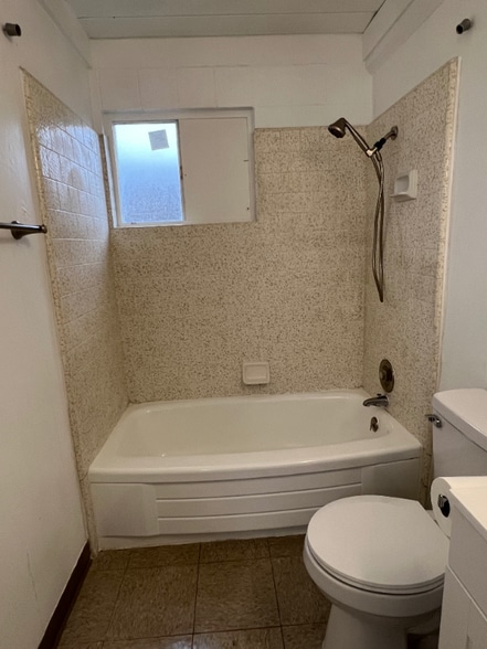 Building Photo - 927 S Thorne Ave