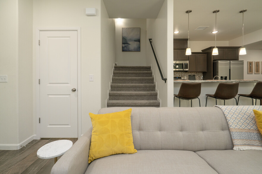 Building Photo - 1074 Hoppas Ct