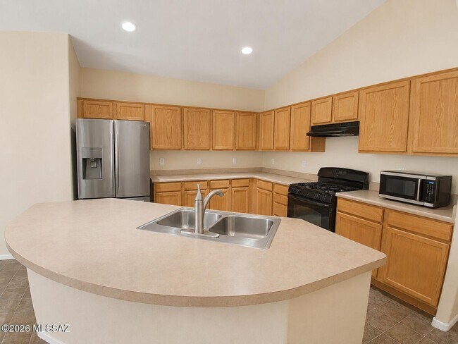 Building Photo - 995 N Western Sunset Dr