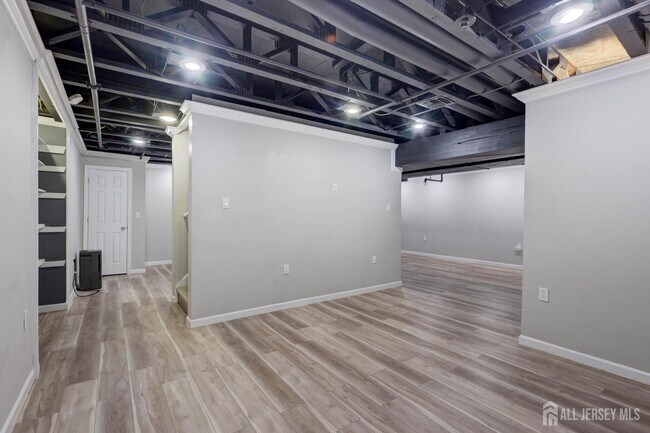 Building Photo - 100 Forest Dr