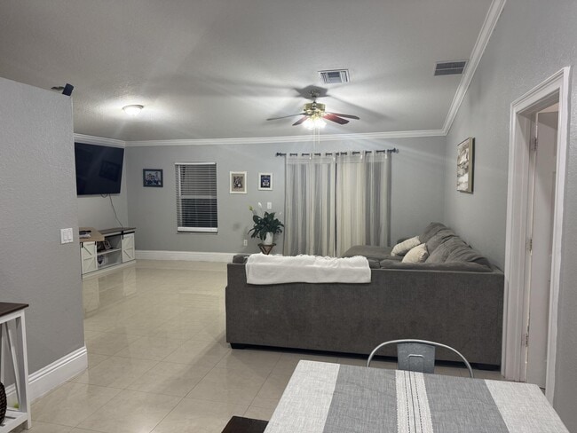 Building Photo - 5621 Azalea Cir