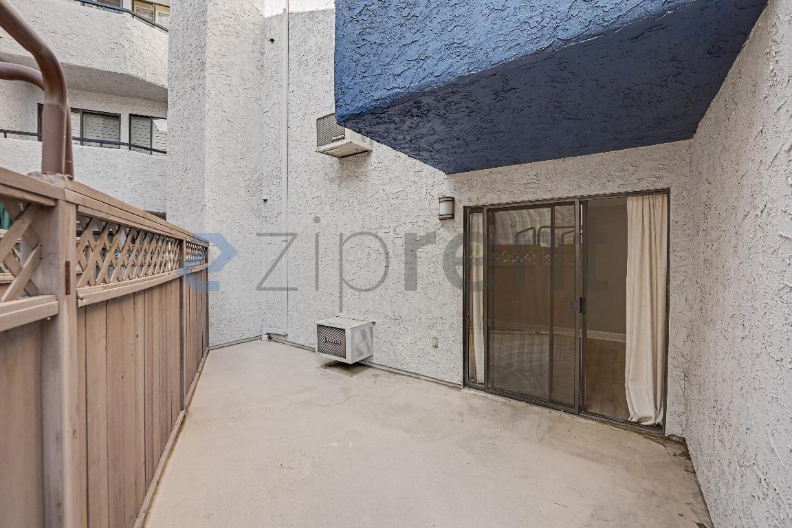 Building Photo - Unit 324
