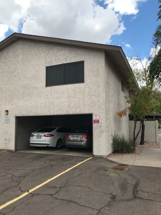 Building Photo - 2 bed 1.5 townhouse Scottsdale