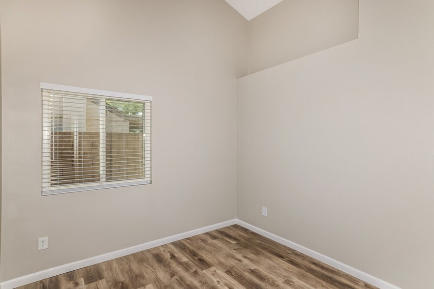 Building Photo - 4814 W McRae Way