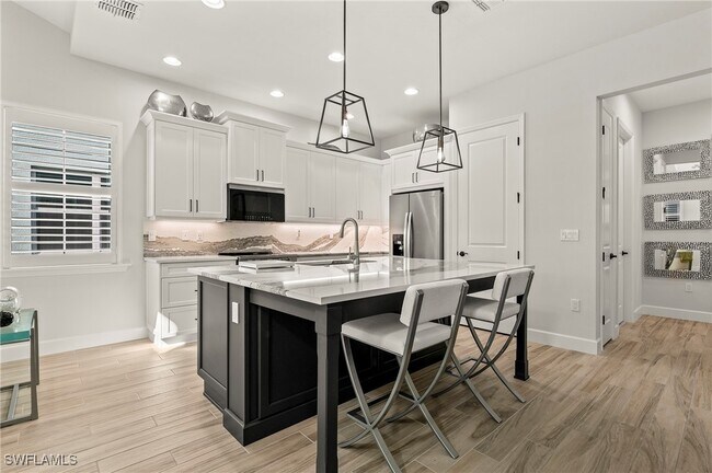 Building Photo - 6988 Saona CT