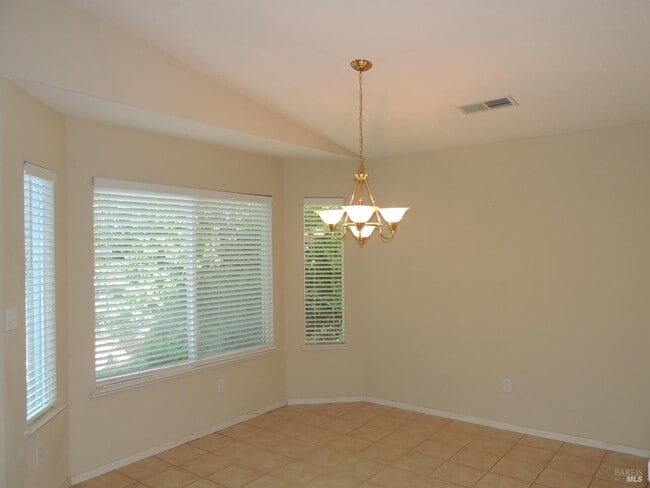 Building Photo - 640 Birch Ridge Dr