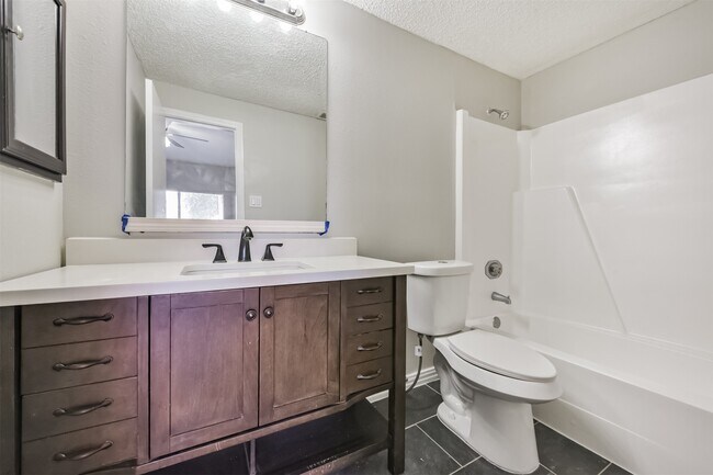 Building Photo - 10122 Waterstone Dr