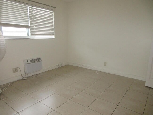 Building Photo - 1415 N J St
